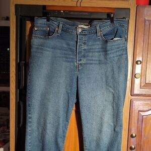 Levi's Wedgie Straight High Rise Jeans in a light-to-medium wash Sz 20